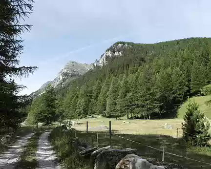 IMG_5697 Début de la randonnée dans le vallon d'Étache